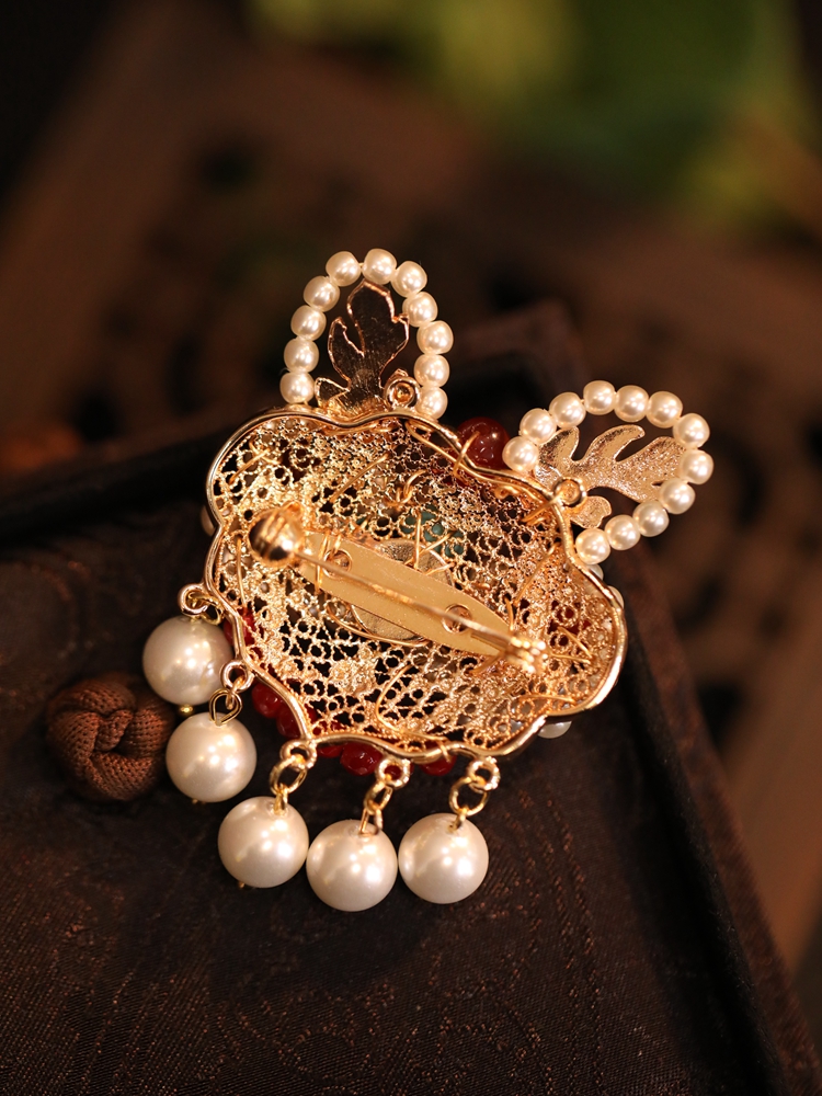 Exquisite Waking Lion Brooch for Women - Floral Chest Sweater Pin, Autumn Winter Cardigan Accessory, Elegant Qipao Gift Exquisite Waking Lion Brooch for Women - Floral Chest Sweater Pin, Autumn Winter Cardigan Accessory, Elegant Qipao Gift