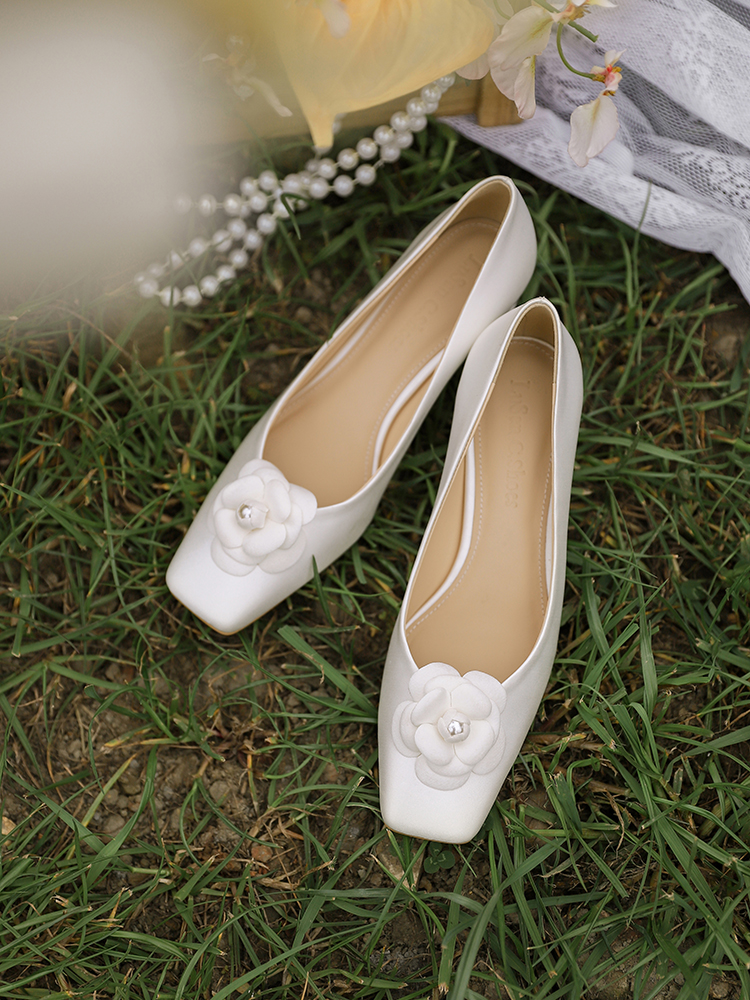 Exquisite White Chunky Heel Wedding Shoes with French Camellia Design - High-End Comfortable Square Toe Bridal Heels