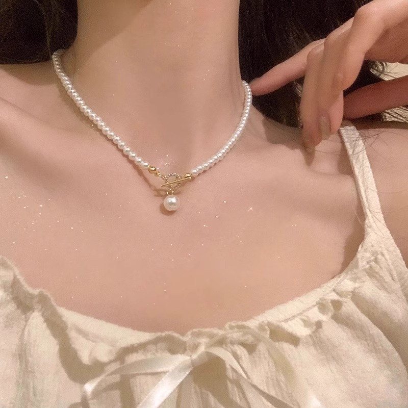 Exquisite Women's Clavicle Chain Necklace - Elegant Neck Chain for Chic Style Exquisite Women's Clavicle Chain Necklace - Elegant Neck Chain for Chic Style