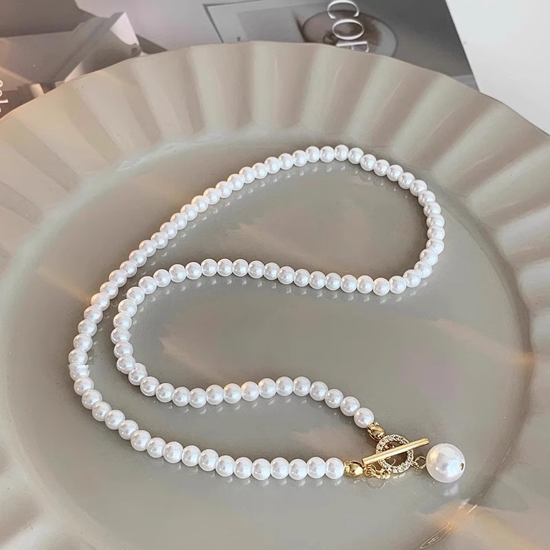 Exquisite Women's Clavicle Chain Necklace - Elegant Neck Chain for Chic Style