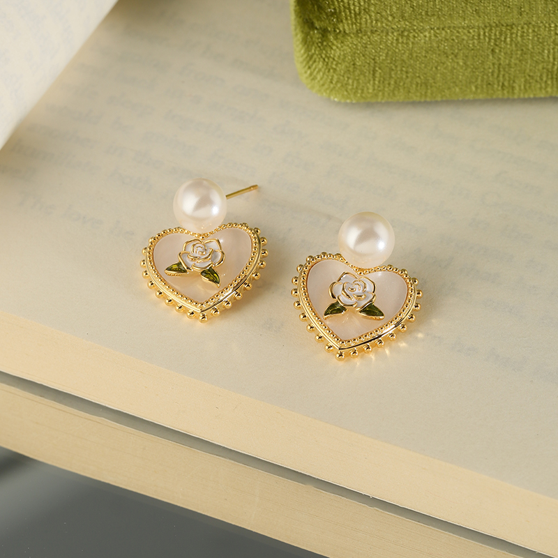 Fashionable Heart Earrings for Women, Sweet Camellia Pearl Studs, Niche Design, Trendy 2025 Style Fashionable Heart Earrings for Women, Sweet Camellia Pearl Studs, Niche Design, Trendy 2025 Style