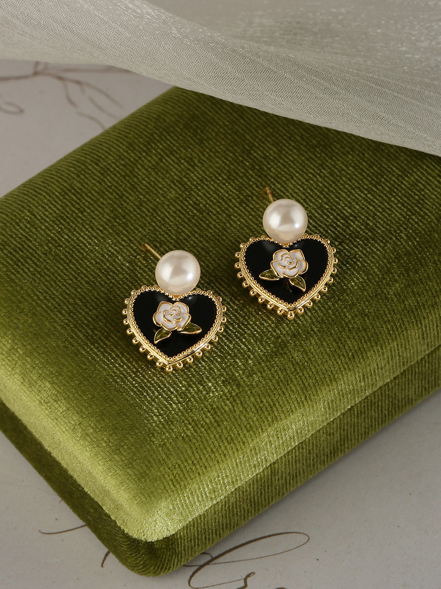 Fashionable Heart Earrings for Women, Sweet Camellia Pearl Studs, Niche Design, Trendy 2025 Style Fashionable Heart Earrings for Women, Sweet Camellia Pearl Studs, Niche Design, Trendy 2025 Style