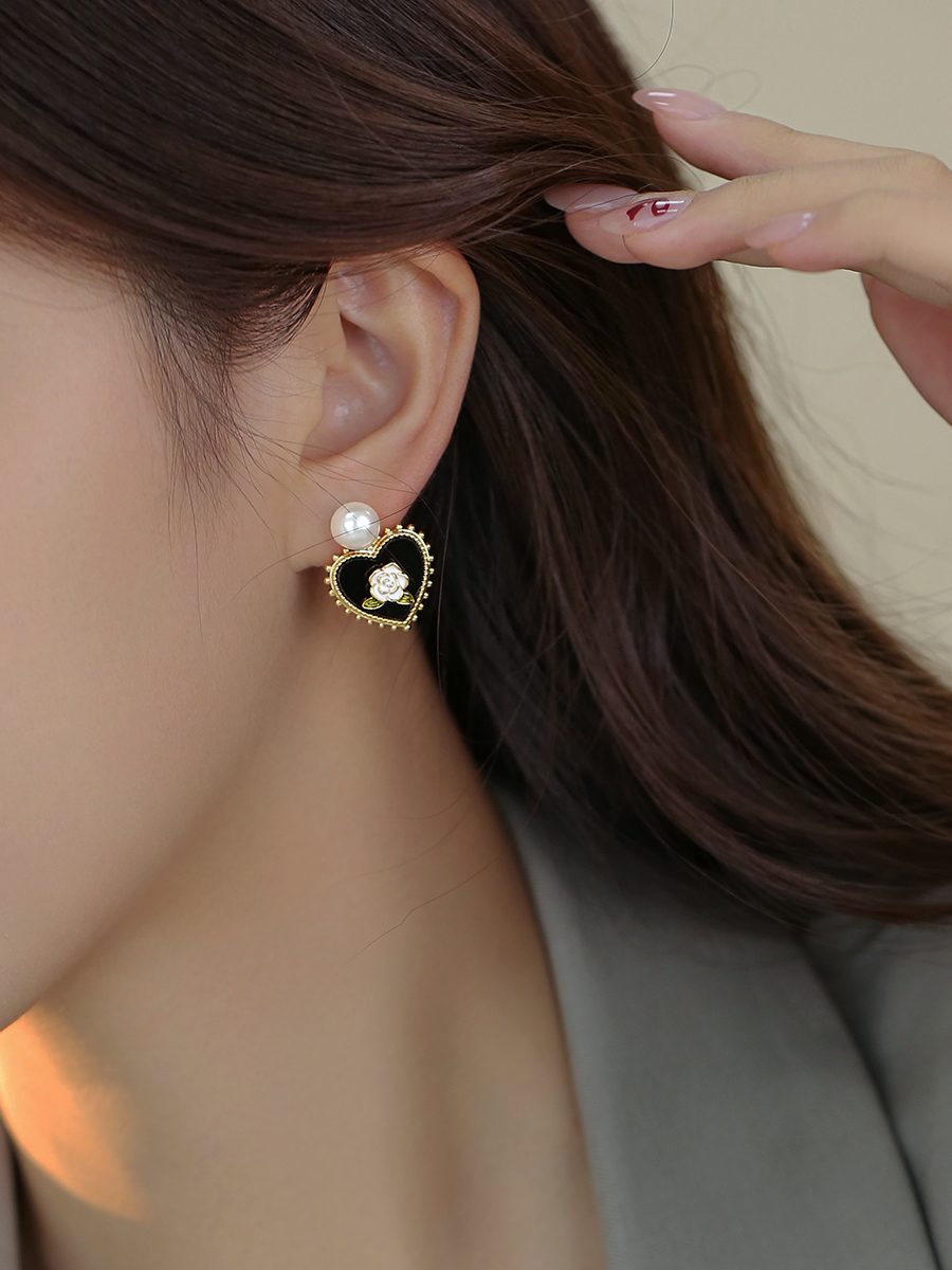 Fashionable Heart Earrings for Women, Sweet Camellia Pearl Studs, Niche Design, Trendy 2025 Style Fashionable Heart Earrings for Women, Sweet Camellia Pearl Studs, Niche Design, Trendy 2025 Style