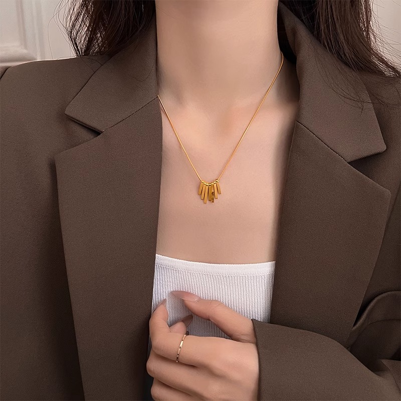 Fashionable Tassel Pendant Necklace for Women, Versatile Clavicle Chain, Trendy Accessory for Everyday Wear Fashionable Tassel Pendant Necklace for Women, Versatile Clavicle Chain, Trendy Accessory for Everyday Wear