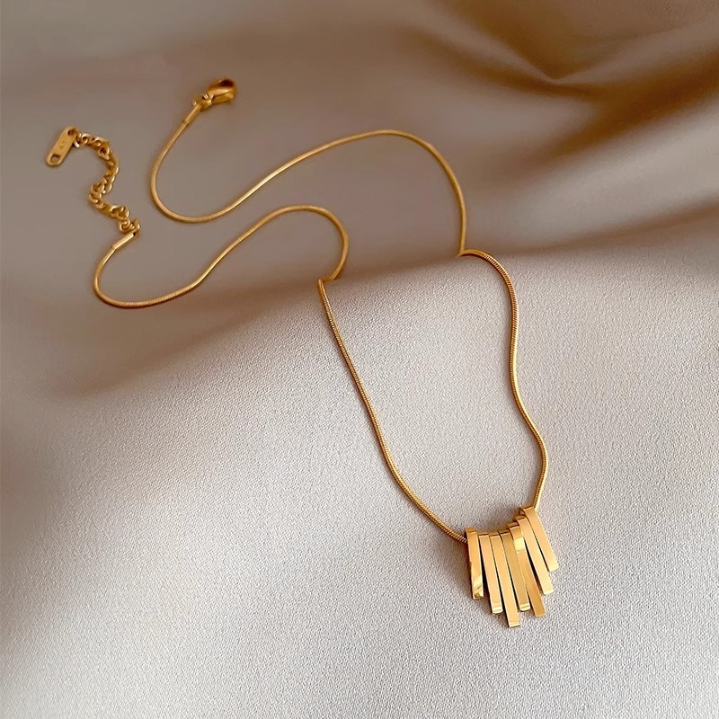 Fashionable Tassel Pendant Necklace for Women, Versatile Clavicle Chain, Trendy Accessory for Everyday Wear