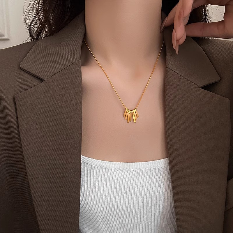 Fashionable Tassel Pendant Necklace for Women, Versatile Clavicle Chain, Trendy Accessory for Everyday Wear Fashionable Tassel Pendant Necklace for Women, Versatile Clavicle Chain, Trendy Accessory for Everyday Wear