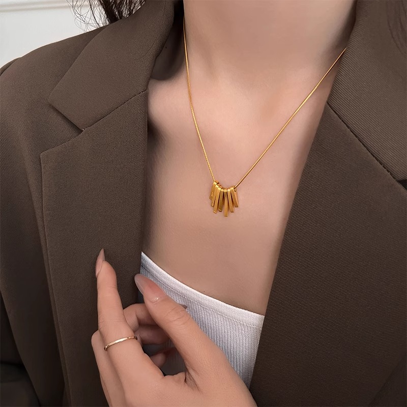 Fashionable Tassel Pendant Necklace for Women, Versatile Clavicle Chain, Trendy Accessory for Everyday Wear Fashionable Tassel Pendant Necklace for Women, Versatile Clavicle Chain, Trendy Accessory for Everyday Wear