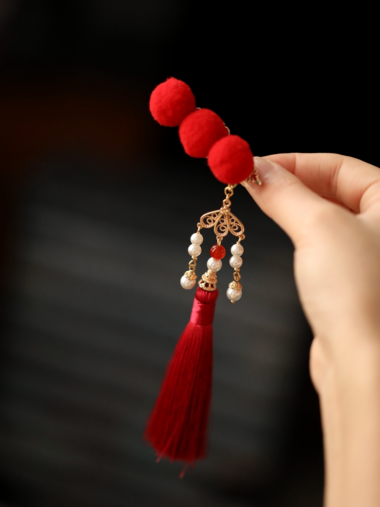 Festive Red Hanfu Hair Clips for Girls - Ancient Style Side Ornaments with Step-Shake Tassels for New Year Celebrations Festive Red Hanfu Hair Clips for Girls - Ancient Style Side Ornaments with Step-Shake Tassels for New Year Celebrations