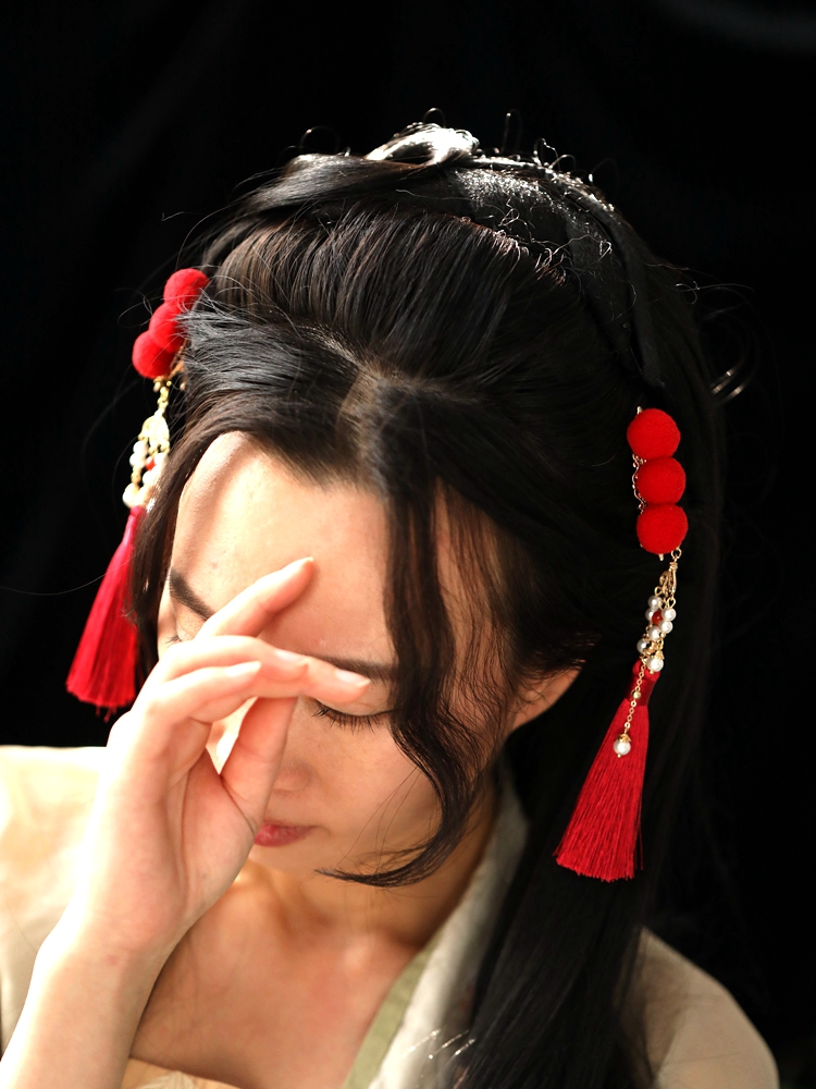 Festive Red Hanfu Hair Clips for Girls - Ancient Style Side Ornaments with Step-Shake Tassels for New Year Celebrations Festive Red Hanfu Hair Clips for Girls - Ancient Style Side Ornaments with Step-Shake Tassels for New Year Celebrations