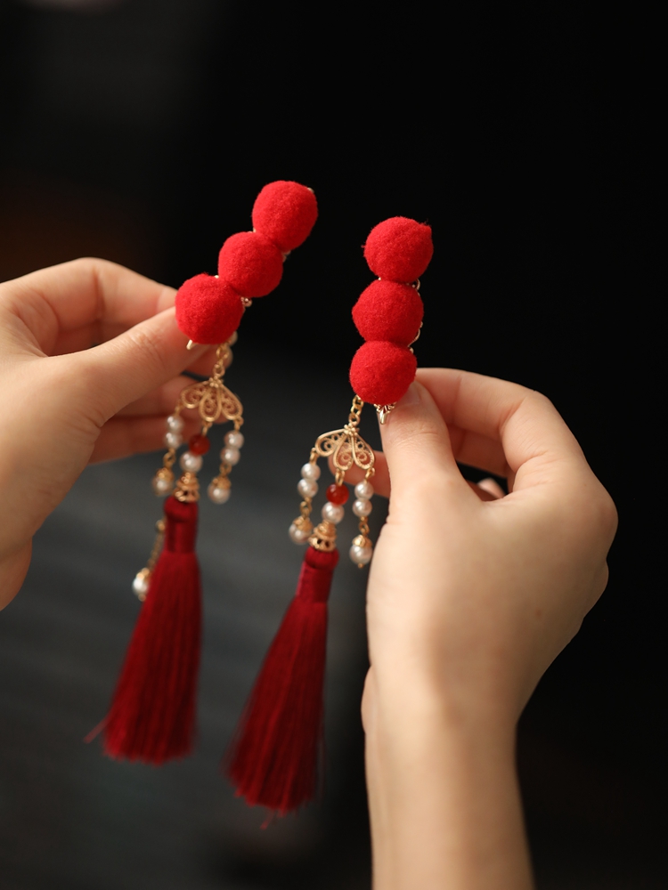 Festive Red Hanfu Hair Clips for Girls - Ancient Style Side Ornaments with Step-Shake Tassels for New Year Celebrations Festive Red Hanfu Hair Clips for Girls - Ancient Style Side Ornaments with Step-Shake Tassels for New Year Celebrations