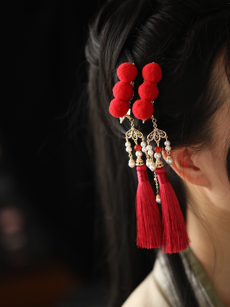 Festive Red Hanfu Hair Clips for Girls - Ancient Style Side Ornaments with Step-Shake Tassels for New Year Celebrations Festive Red Hanfu Hair Clips for Girls - Ancient Style Side Ornaments with Step-Shake Tassels for New Year Celebrations