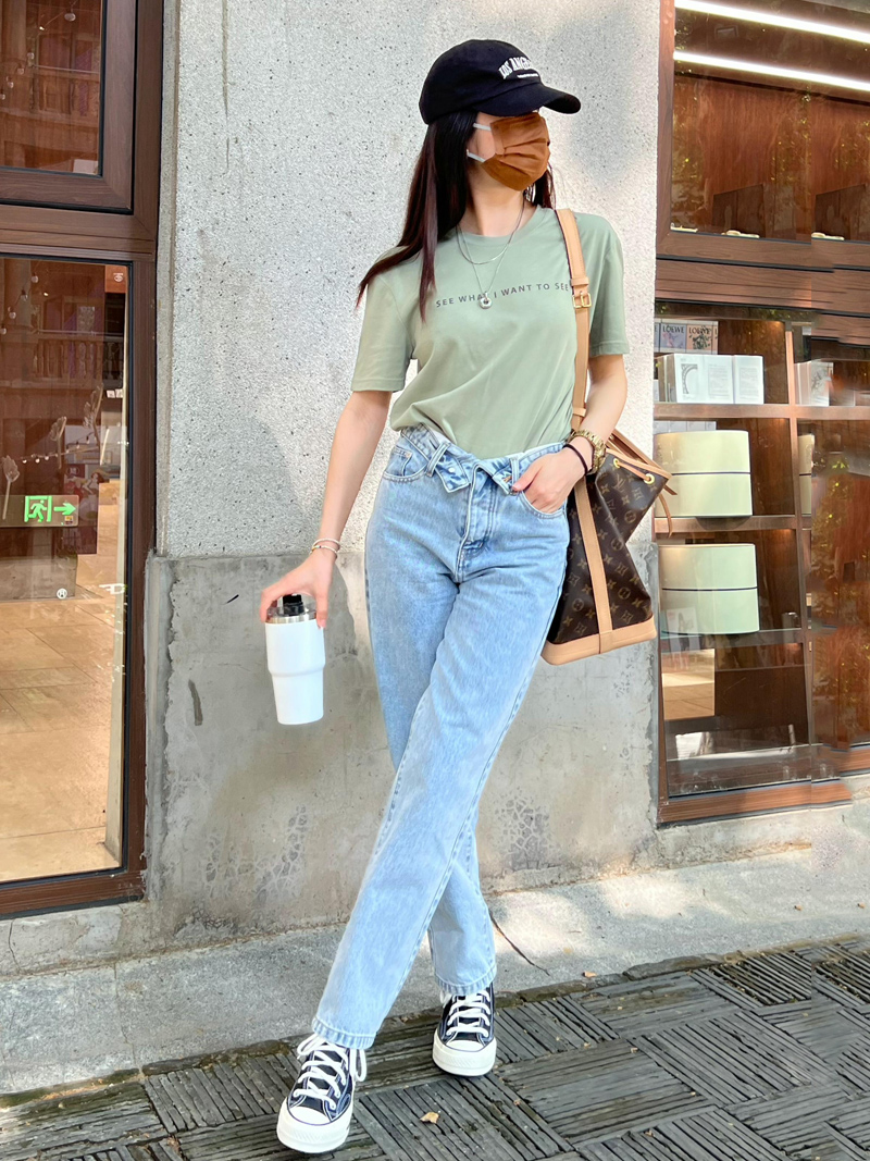 Fitted Gray-Green T-Shirt for Women - Round Neck, Short Sleeves, Slim Fit, Letter Print - Versatile Summer Style Fitted Gray-Green T-Shirt for Women - Round Neck, Short Sleeves, Slim Fit, Letter Print - Versatile Summer Style