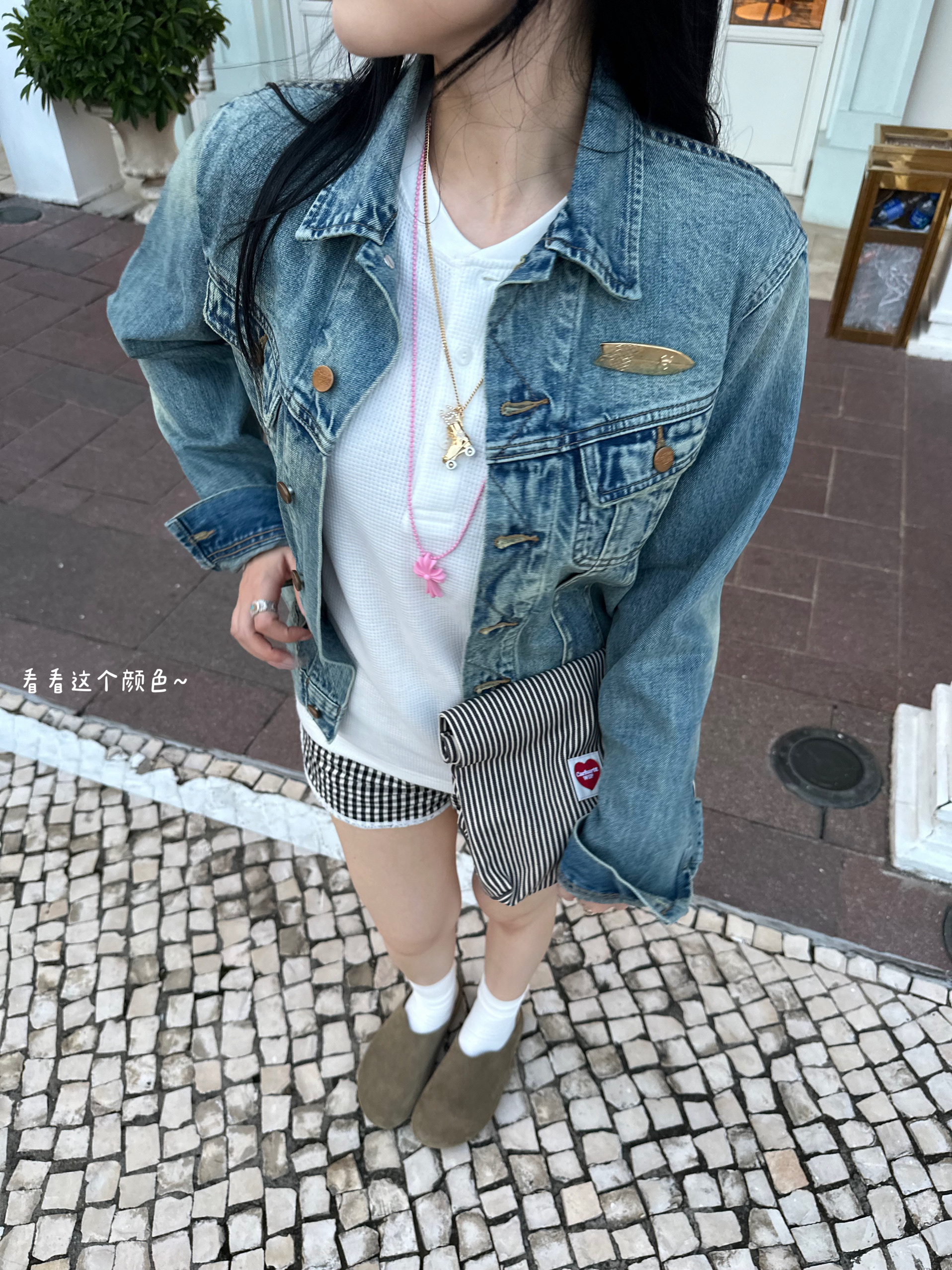 Flattering Fit Blue Heavy-Wash Denim Jacket - Autumn Style, 90s Inspired, Trendy Outerwear for Effortless Layering