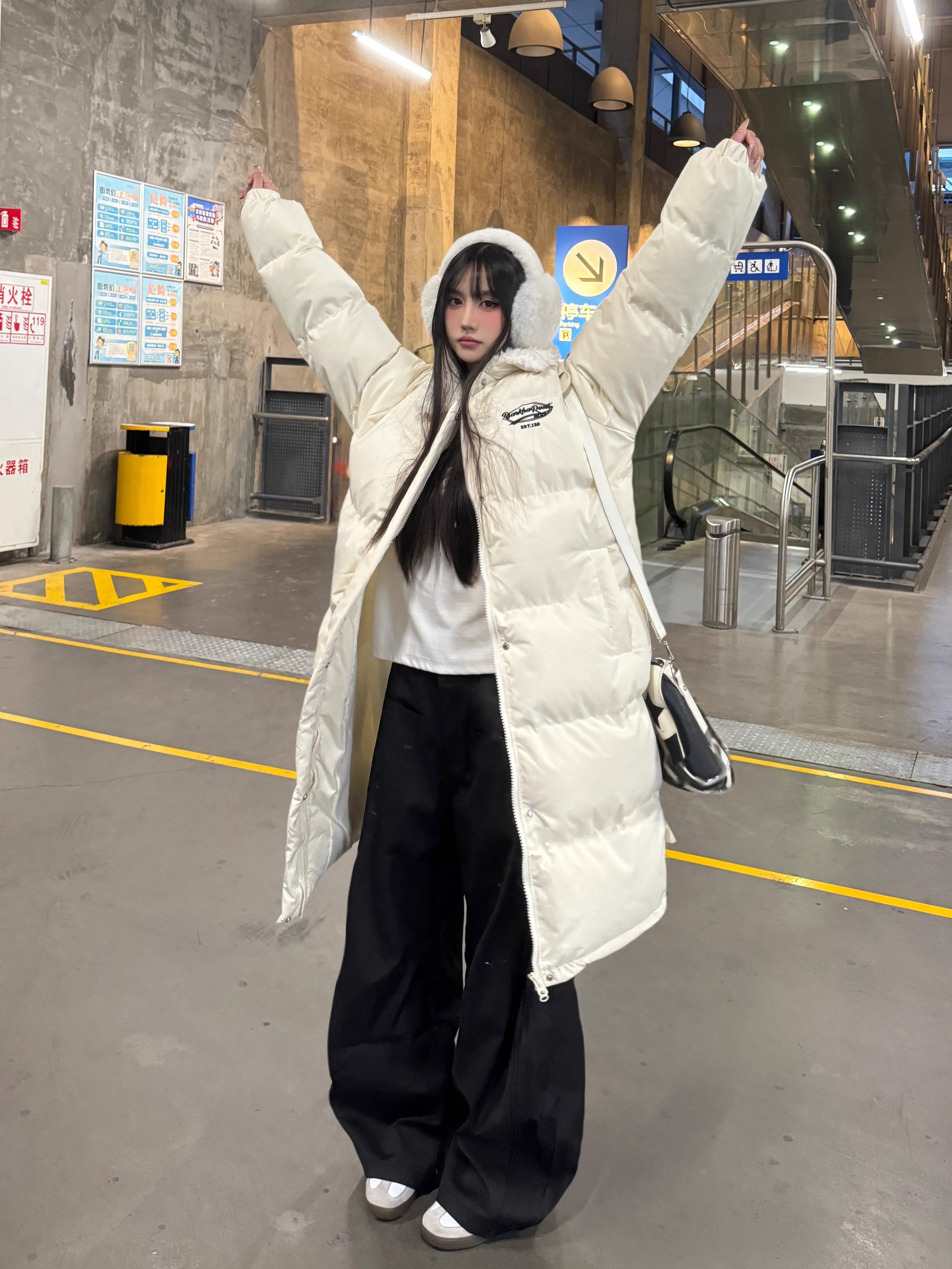 Fleece-Lined Loose Mid-Length Cotton Coat for Women - Casual College Style Over-Knee Thick Jacket in American Style Fleece-Lined Loose Mid-Length Cotton Coat for Women - Casual College Style Over-Knee Thick Jacket in American Style