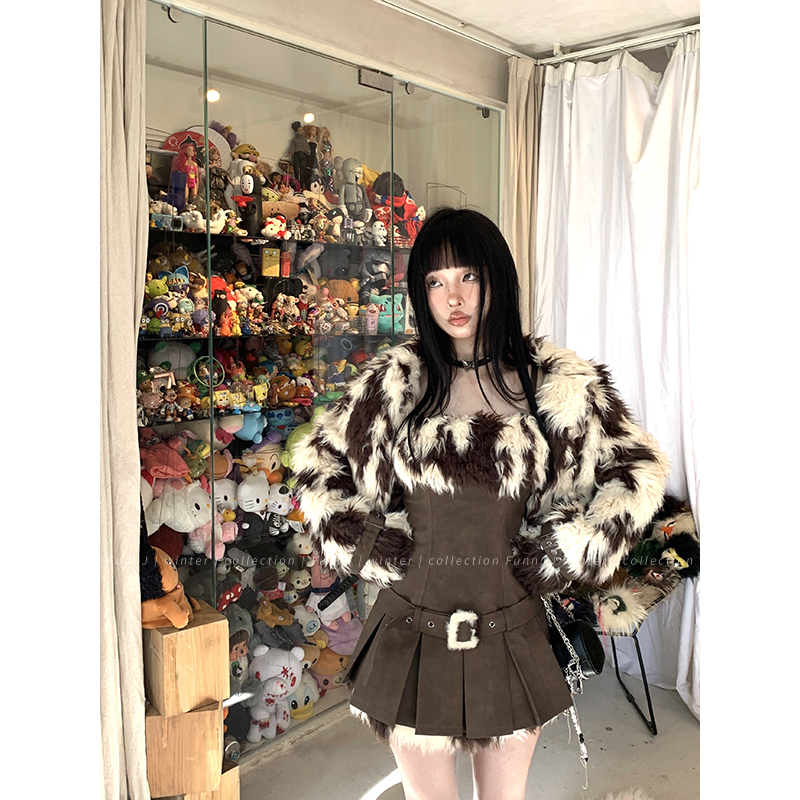 Flirty Heart Milk Cake Retro Faux Fur Coat and Waist-Defined Short Skirt Two-Piece Set for Women - Y2K Style Fashion Flirty Heart Milk Cake Retro Faux Fur Coat and Waist-Defined Short Skirt Two-Piece Set for Women - Y2K Style Fashion