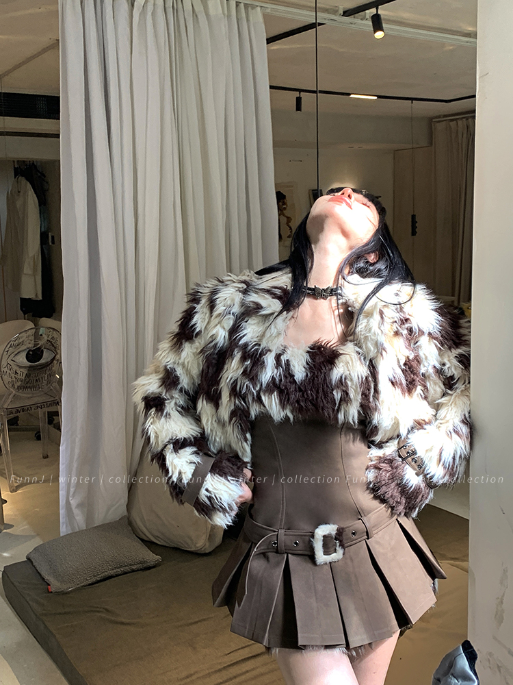 Flirty Heart Milk Cake Retro Faux Fur Coat and Waist-Defined Short Skirt Two-Piece Set for Women - Y2K Style Fashion Flirty Heart Milk Cake Retro Faux Fur Coat and Waist-Defined Short Skirt Two-Piece Set for Women - Y2K Style Fashion