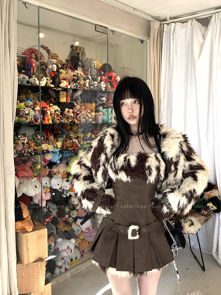 Flirty Heart Milk Cake Retro Faux Fur Coat and Waist-Defined Short Skirt Two-Piece Set for Women - Y2K Style Fashion Flirty Heart Milk Cake Retro Faux Fur Coat and Waist-Defined Short Skirt Two-Piece Set for Women - Y2K Style Fashion
