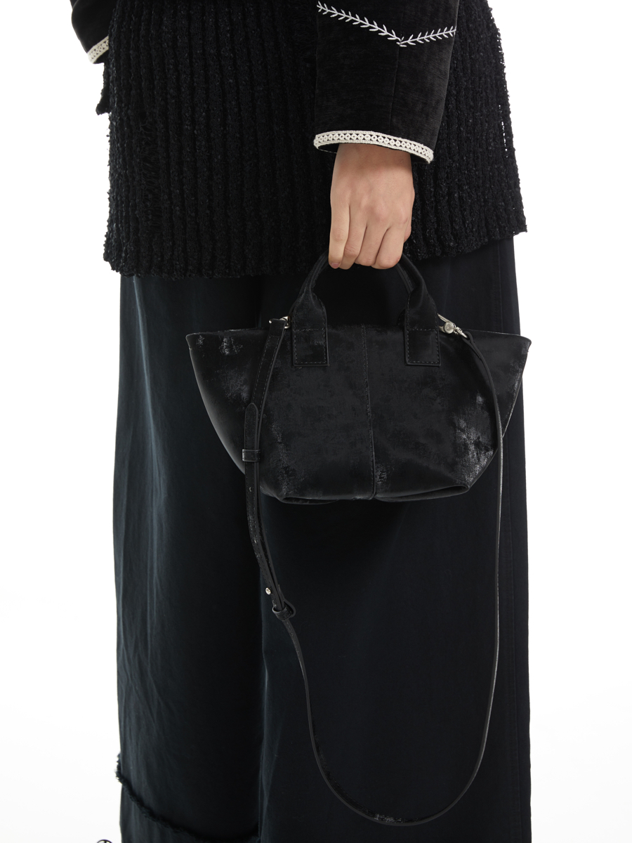 Floating Light Gold Wonton Bag - New Chinese Style 3-Color Satin Velvet Leather Small Bag for Y2K and 90s Fashion Enthusiasts Floating Light Gold Wonton Bag - New Chinese Style 3-Color Satin Velvet Leather Small Bag for Y2K and 90s Fashion Enthusiasts