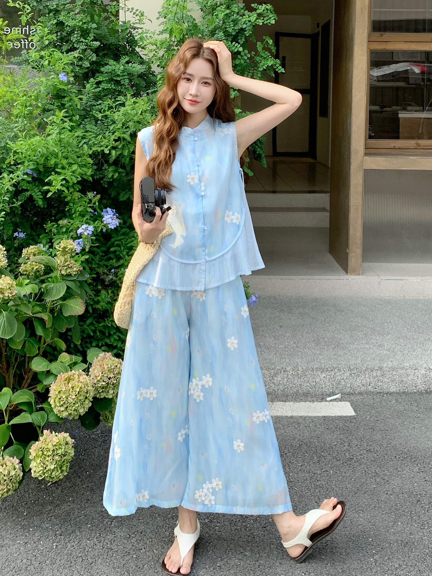 Floral Chinese-Style Two-Piece Set for Women - Summer 2025 Fresh Vest & Wide-Leg Pants Vacation Outfit Floral Chinese-Style Two-Piece Set for Women - Summer 2025 Fresh Vest & Wide-Leg Pants Vacation Outfit