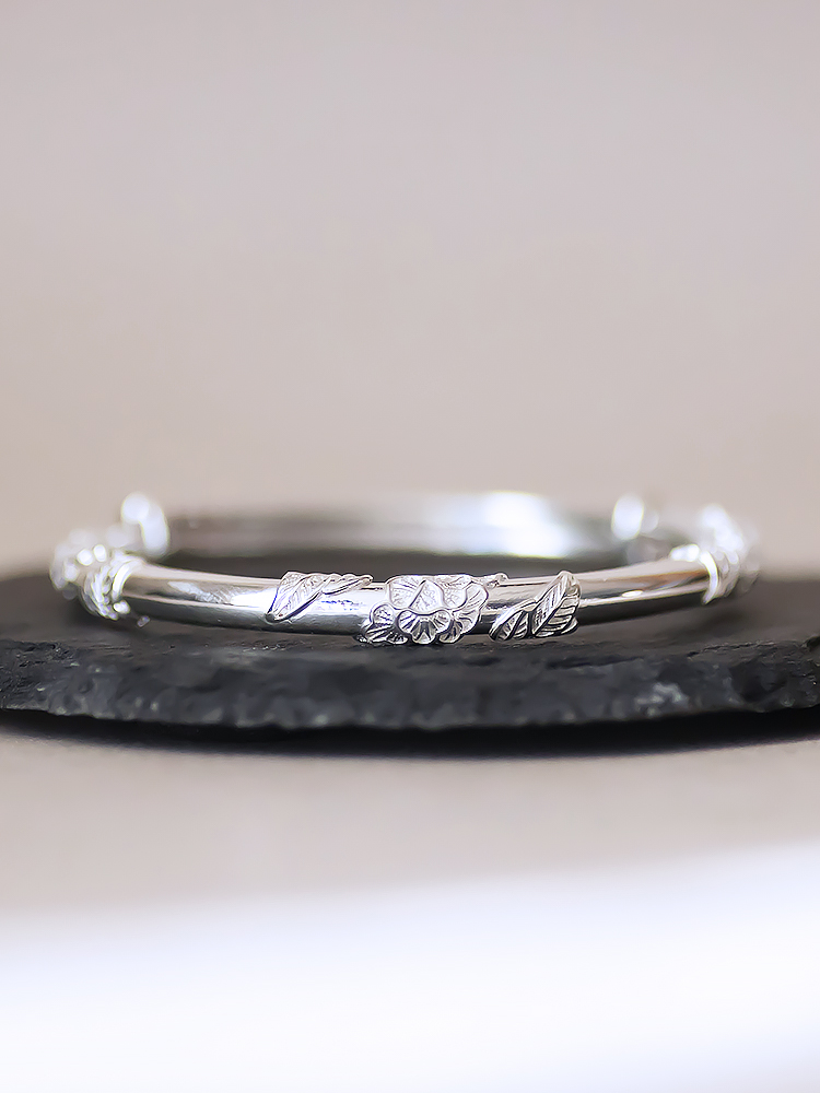 Floral Filigree Silver Bracelet for Women - 9999 Pure Silver, Vibrant Flower Design, 30 Grams, Perfect Gift for Girlfriend or Mother Floral Filigree Silver Bracelet for Women - 9999 Pure Silver, Vibrant Flower Design, 30 Grams, Perfect Gift for Girlfriend or Mother