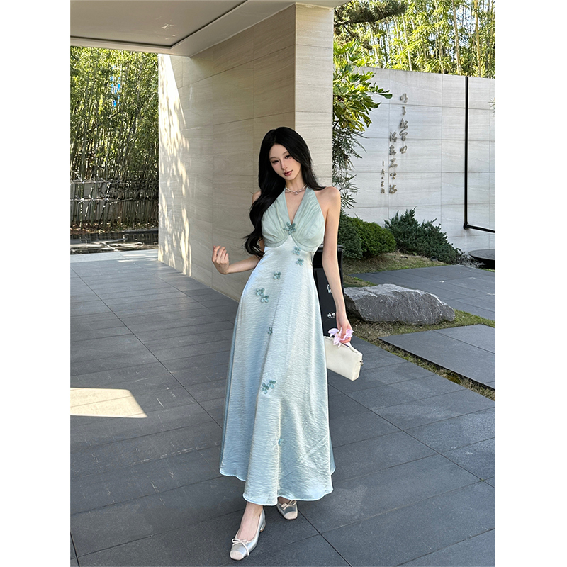 Floral Halter Dress for Spicy Girls, Waist-Cinching Slimming Long Dress with French Temperament, Eccentric Heavy-Duty Style