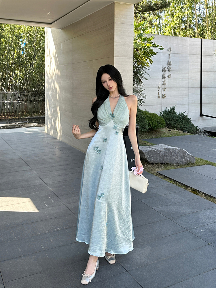 Floral Halter Dress for Spicy Girls, Waist-Cinching Slimming Long Dress with French Temperament, Eccentric Heavy-Duty Style