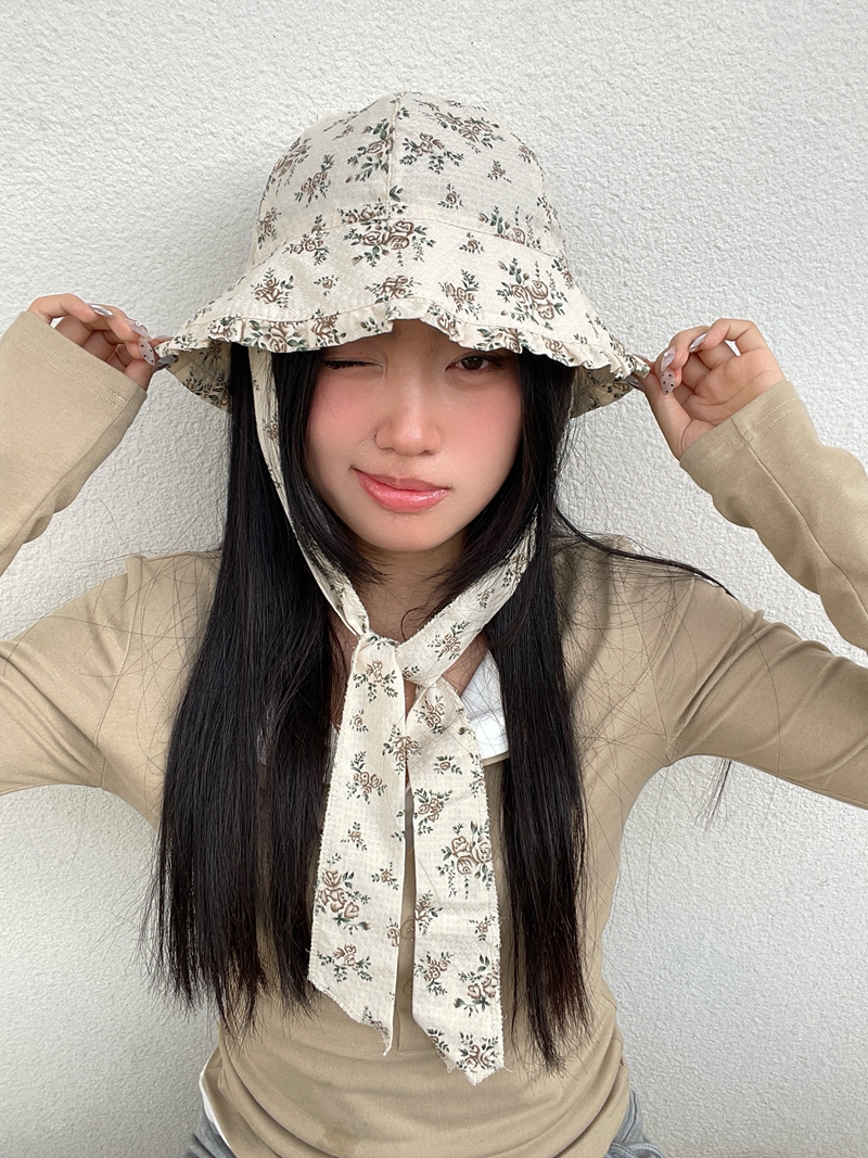 Floral Lace Short-Brimmed Bucket Hat for Travel - Irregular Design, Versatile Sun Protection, Perfect for Y2K and Summer Styles Floral Lace Short-Brimmed Bucket Hat for Travel - Irregular Design, Versatile Sun Protection, Perfect for Y2K and Summer Styles
