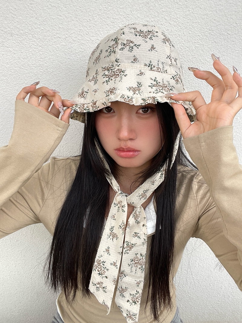 Floral Lace Short-Brimmed Bucket Hat for Travel - Irregular Design, Versatile Sun Protection, Perfect for Y2K and Summer Styles Floral Lace Short-Brimmed Bucket Hat for Travel - Irregular Design, Versatile Sun Protection, Perfect for Y2K and Summer Styles