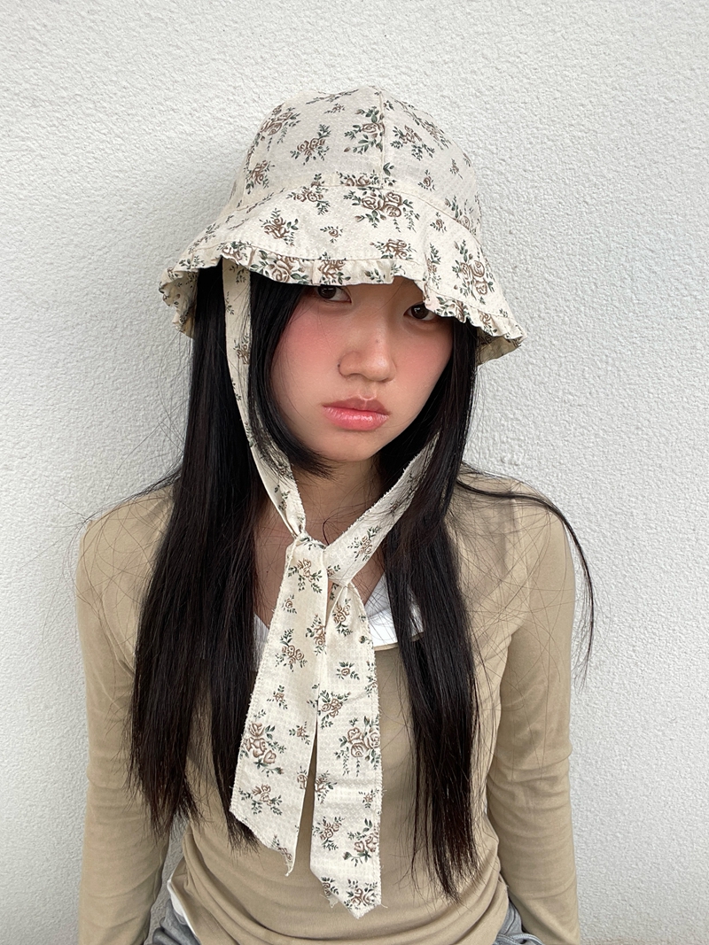 Floral Lace Short-Brimmed Bucket Hat for Travel - Irregular Design, Versatile Sun Protection, Perfect for Y2K and Summer Styles Floral Lace Short-Brimmed Bucket Hat for Travel - Irregular Design, Versatile Sun Protection, Perfect for Y2K and Summer Styles