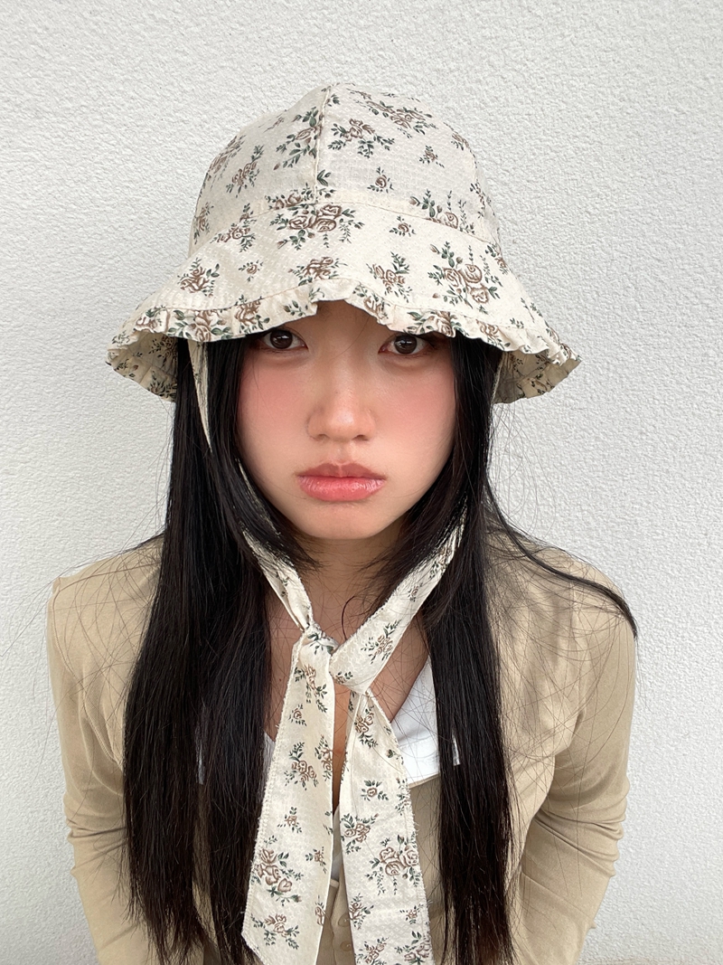 Floral Lace Short-Brimmed Bucket Hat for Travel - Irregular Design, Versatile Sun Protection, Perfect for Y2K and Summer Styles Floral Lace Short-Brimmed Bucket Hat for Travel - Irregular Design, Versatile Sun Protection, Perfect for Y2K and Summer Styles