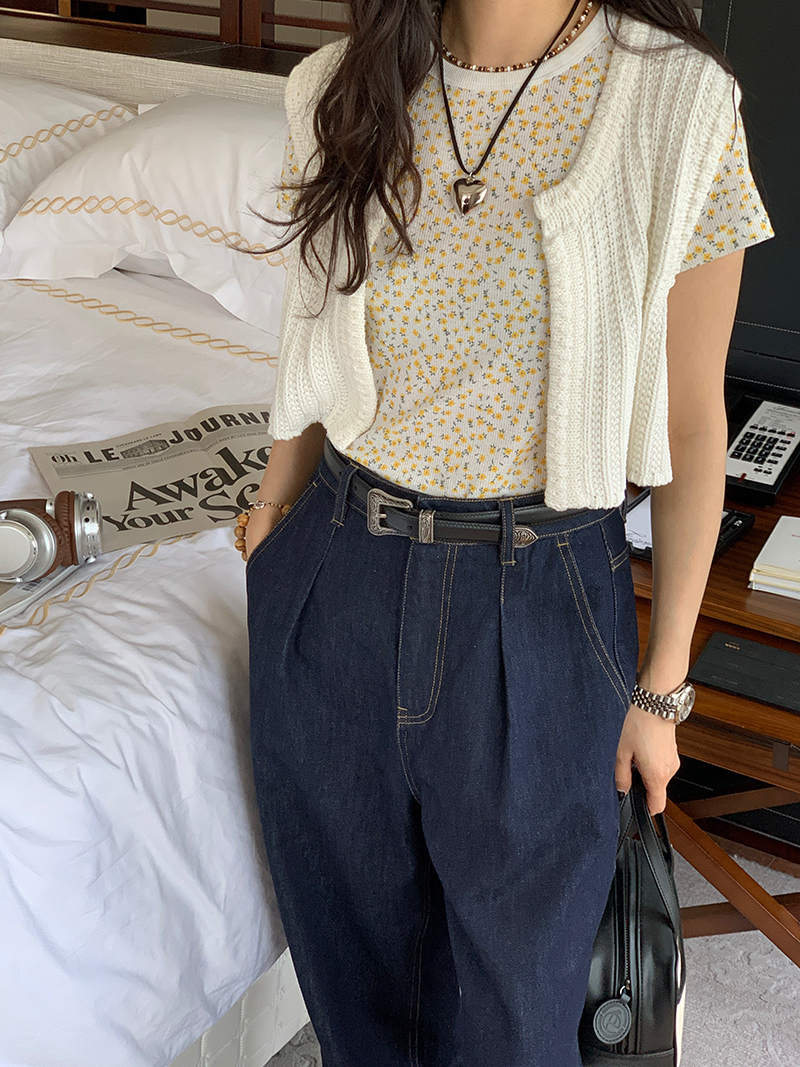 Floral Short Sleeve T-Shirt for Women - Slim Fit Round Neck Top - Sweet and Spicy Design - 2025 Summer Fashion Must-Have Floral Short Sleeve T-Shirt for Women - Slim Fit Round Neck Top - Sweet and Spicy Design - 2025 Summer Fashion Must-Have
