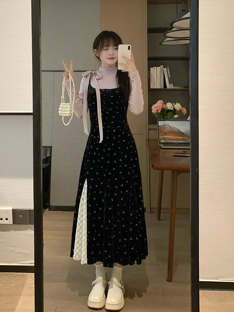 Floral Spaghetti Strap Velvet Dress - Slim Waist-Cinching Design for Early Spring, Sweet and Delicate Style, Perfect for Tea Breaks Floral Spaghetti Strap Velvet Dress - Slim Waist-Cinching Design for Early Spring, Sweet and Delicate Style, Perfect for Tea Breaks