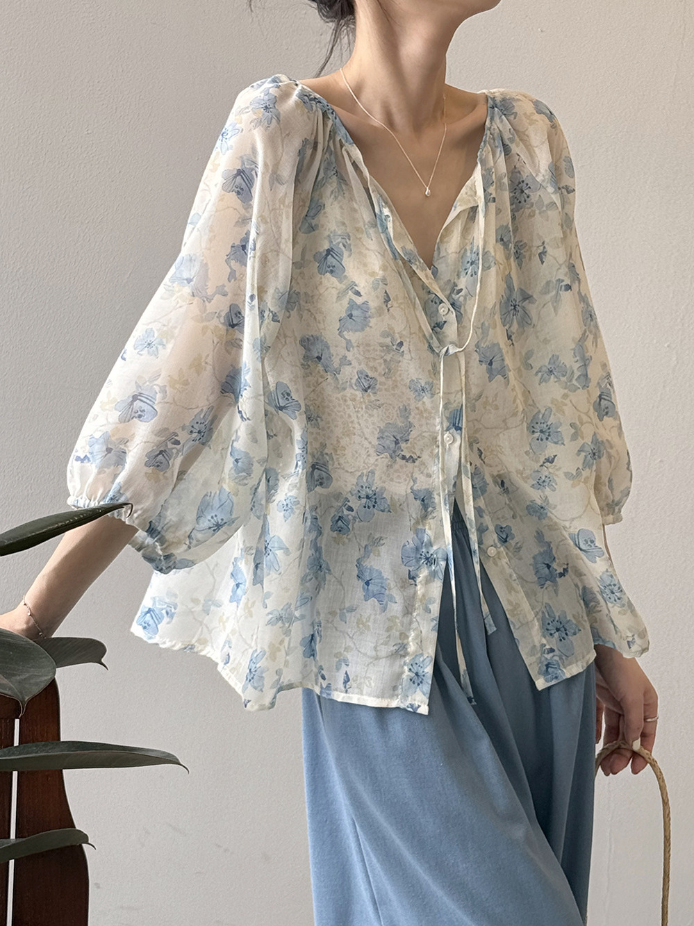 Floral Tie-Up Long Sleeve Shirt for Women, Elegant Three-Quarter Sleeve Blouse, 2025 Summer Style, Loose Fit Fashion Top Floral Tie-Up Long Sleeve Shirt for Women, Elegant Three-Quarter Sleeve Blouse, 2025 Summer Style, Loose Fit Fashion Top