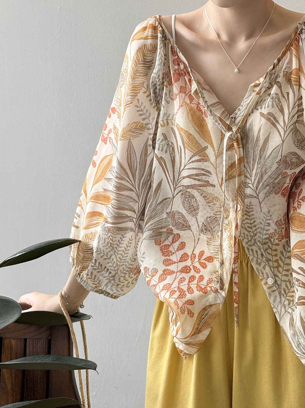 Floral Tie-Up Long Sleeve Shirt for Women, Elegant Three-Quarter Sleeve Blouse, 2025 Summer Style, Loose Fit Fashion Top Floral Tie-Up Long Sleeve Shirt for Women, Elegant Three-Quarter Sleeve Blouse, 2025 Summer Style, Loose Fit Fashion Top