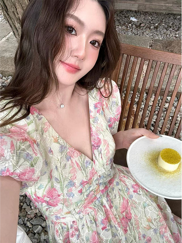 Floral V-Neck Bubble Sleeve Dress for Women - Summer Pleated Long Skirt with Temperament Style, Perfect for Y2K and Korean Fashion Trends