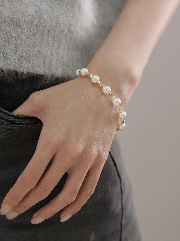 Flower Pearl Bracelet for Women - Simple Versatile Design with OT Buckle - High-End Fashion Accessory for Students and Friends Flower Pearl Bracelet for Women - Simple Versatile Design with OT Buckle - High-End Fashion Accessory for Students and Friends