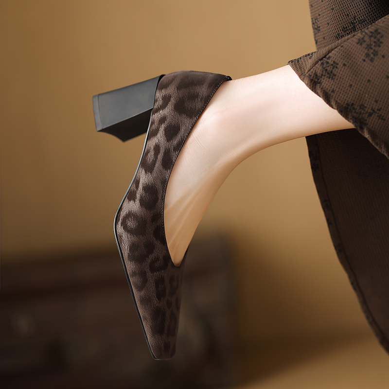 French Retro Chunky Heel V-Cut Sheepskin High-Heeled Shoes - Spring Autumn Square-Toe Grandma & Witch Style Footwear French Retro Chunky Heel V-Cut Sheepskin High-Heeled Shoes - Spring Autumn Square-Toe Grandma & Witch Style Footwear