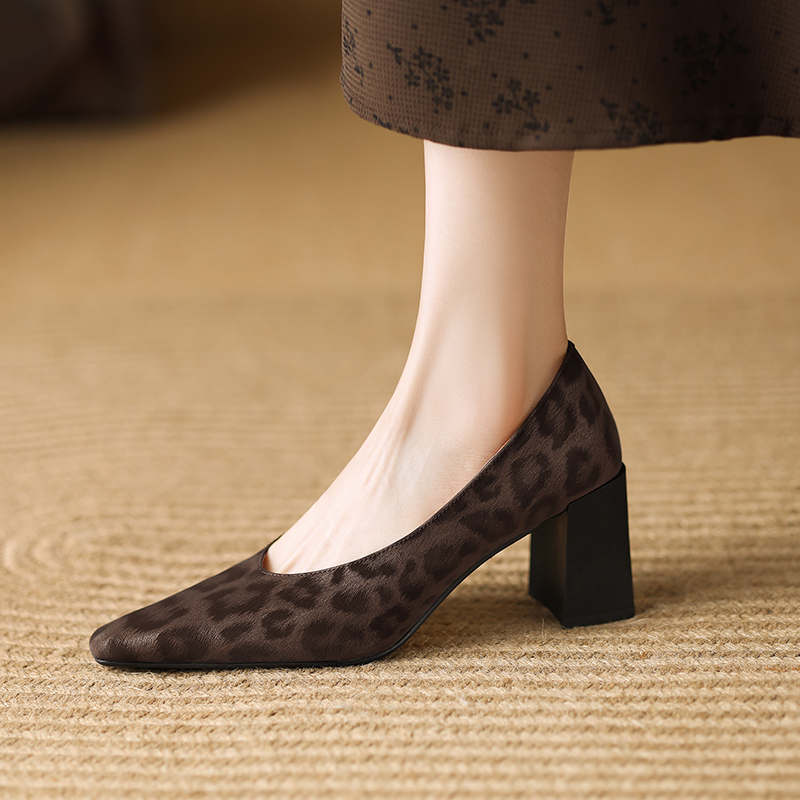 French Retro Chunky Heel V-Cut Sheepskin High-Heeled Shoes - Spring Autumn Square-Toe Grandma & Witch Style Footwear French Retro Chunky Heel V-Cut Sheepskin High-Heeled Shoes - Spring Autumn Square-Toe Grandma & Witch Style Footwear