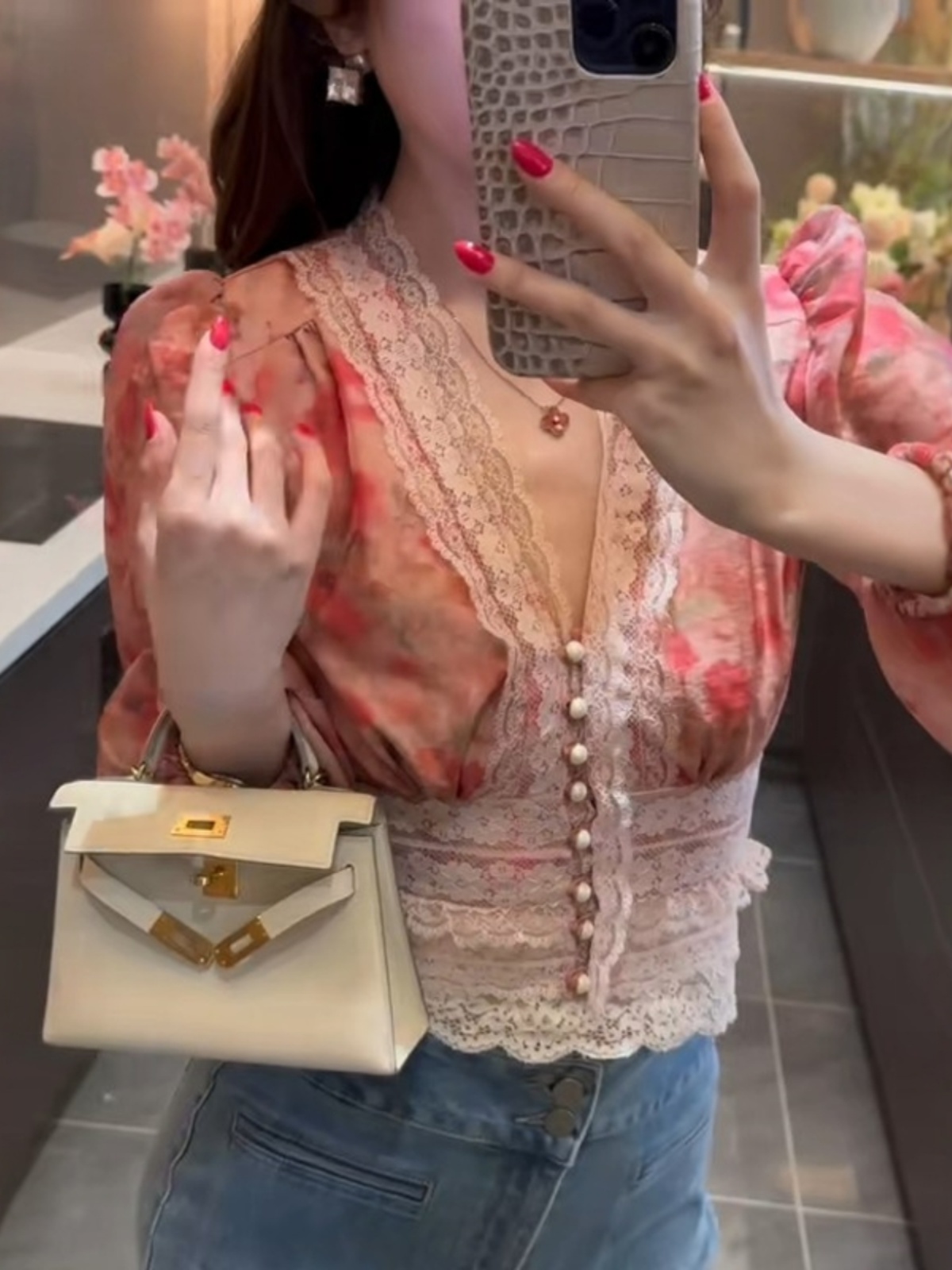 French Romantic Lace Spliced V-Neck Floral Shirt for Women - Spring Waist-Cinching Slim Top, Perfect for 90s and Y2K Styles French Romantic Lace Spliced V-Neck Floral Shirt for Women - Spring Waist-Cinching Slim Top, Perfect for 90s and Y2K Styles