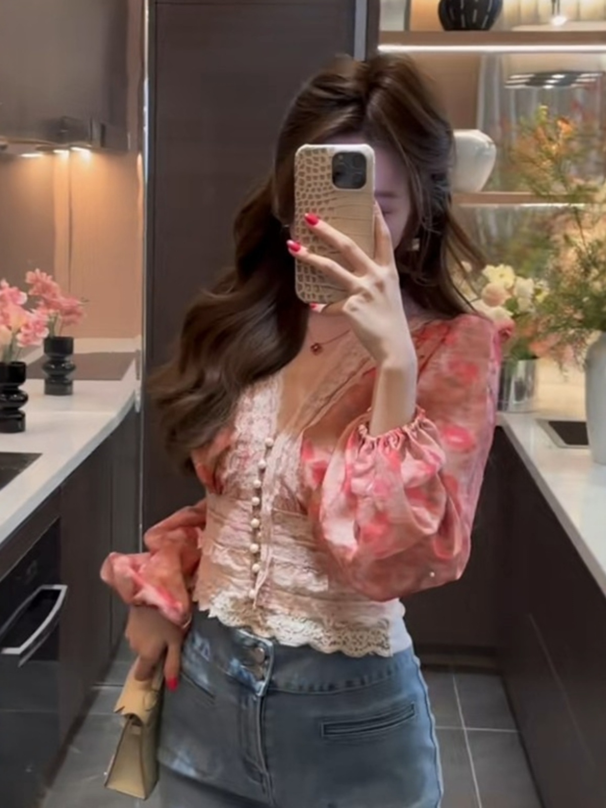 French Romantic Lace Spliced V-Neck Floral Shirt for Women - Spring Waist-Cinching Slim Top, Perfect for 90s and Y2K Styles French Romantic Lace Spliced V-Neck Floral Shirt for Women - Spring Waist-Cinching Slim Top, Perfect for 90s and Y2K Styles