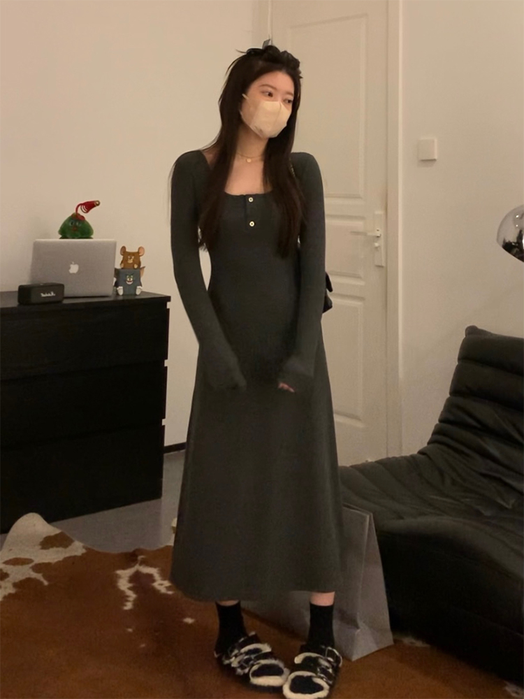 French Square-Neck Black Knitted Dress for Women, Slim Fit Long Sleeve, Flattering Base Dress for Early Spring 90s Style French Square-Neck Black Knitted Dress for Women, Slim Fit Long Sleeve, Flattering Base Dress for Early Spring 90s Style