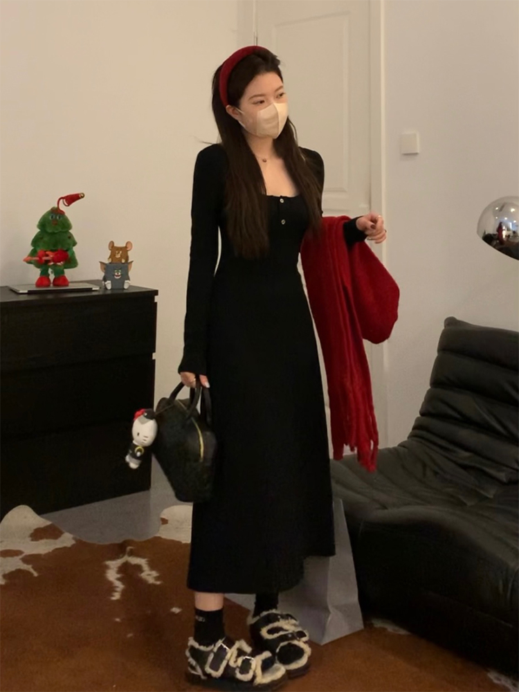 French Square-Neck Black Knitted Dress for Women, Slim Fit Long Sleeve, Flattering Base Dress for Early Spring 90s Style French Square-Neck Black Knitted Dress for Women, Slim Fit Long Sleeve, Flattering Base Dress for Early Spring 90s Style