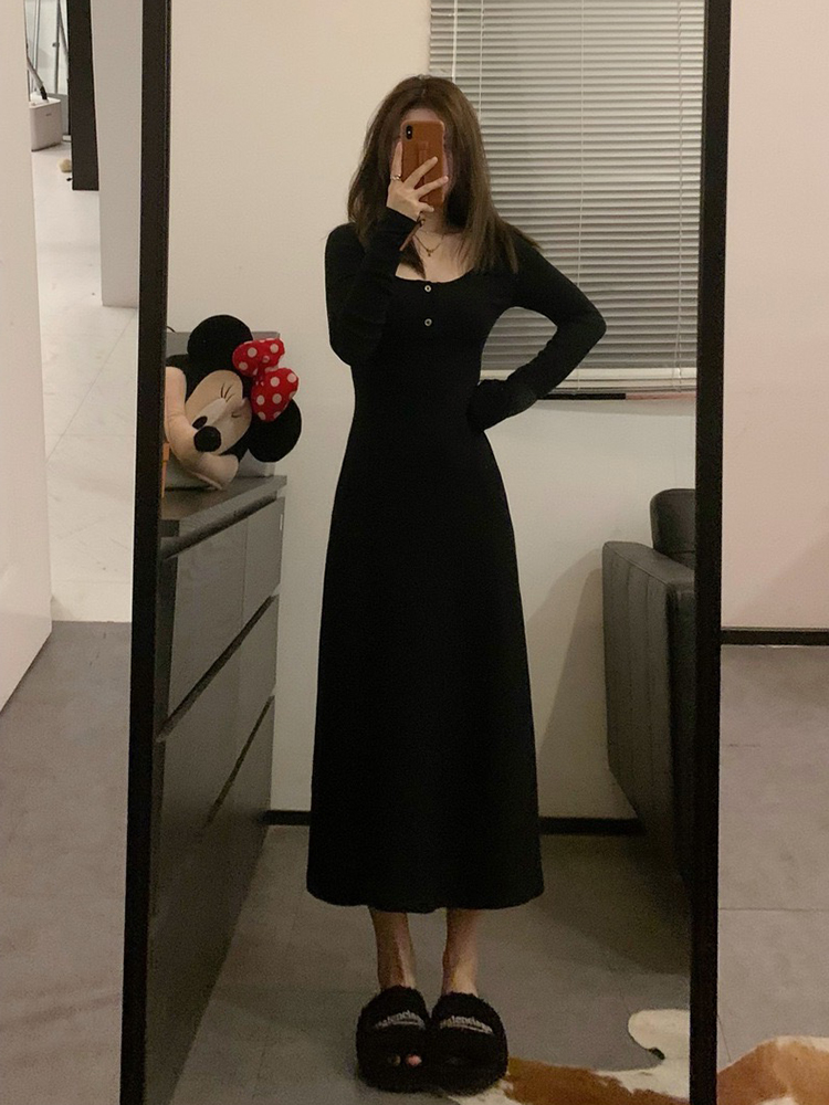 French Square-Neck Black Knitted Dress for Women, Slim Fit Long Sleeve, Flattering Base Dress for Early Spring 90s Style French Square-Neck Black Knitted Dress for Women, Slim Fit Long Sleeve, Flattering Base Dress for Early Spring 90s Style