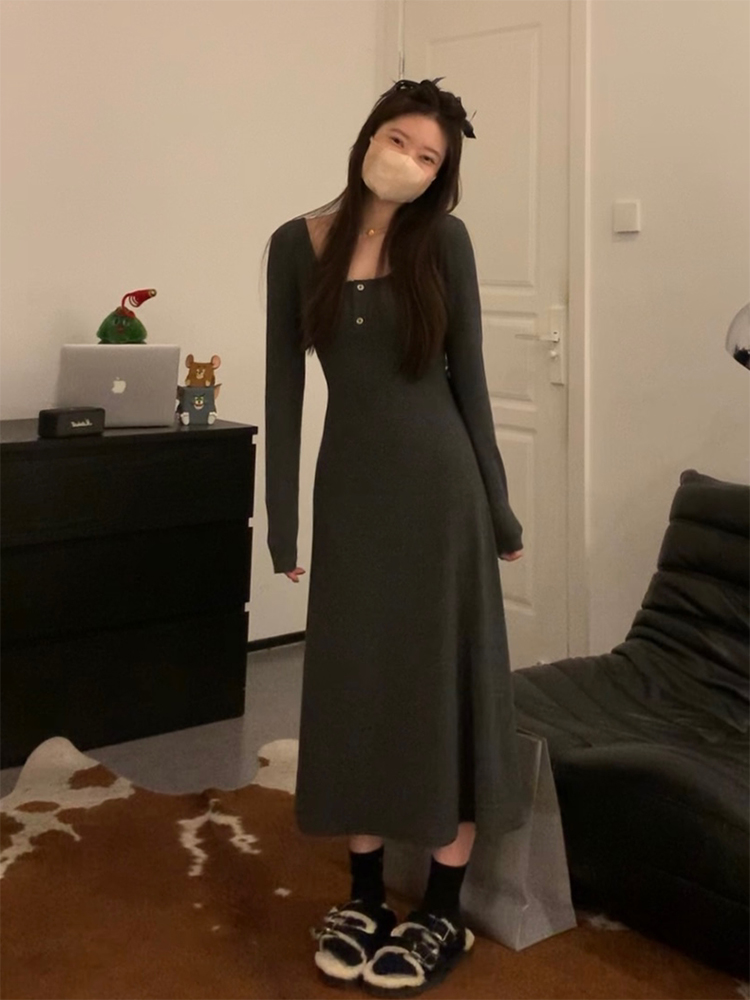 French Square-Neck Black Knitted Dress for Women, Slim Fit Long Sleeve, Flattering Base Dress for Early Spring 90s Style French Square-Neck Black Knitted Dress for Women, Slim Fit Long Sleeve, Flattering Base Dress for Early Spring 90s Style