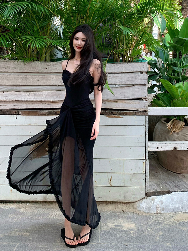 French-Style Black Bodycon Mesh Spaghetti Strap Split Dress with Waist-Cinching Slimming Effect for Beach Vacation French-Style Black Bodycon Mesh Spaghetti Strap Split Dress with Waist-Cinching Slimming Effect for Beach Vacation