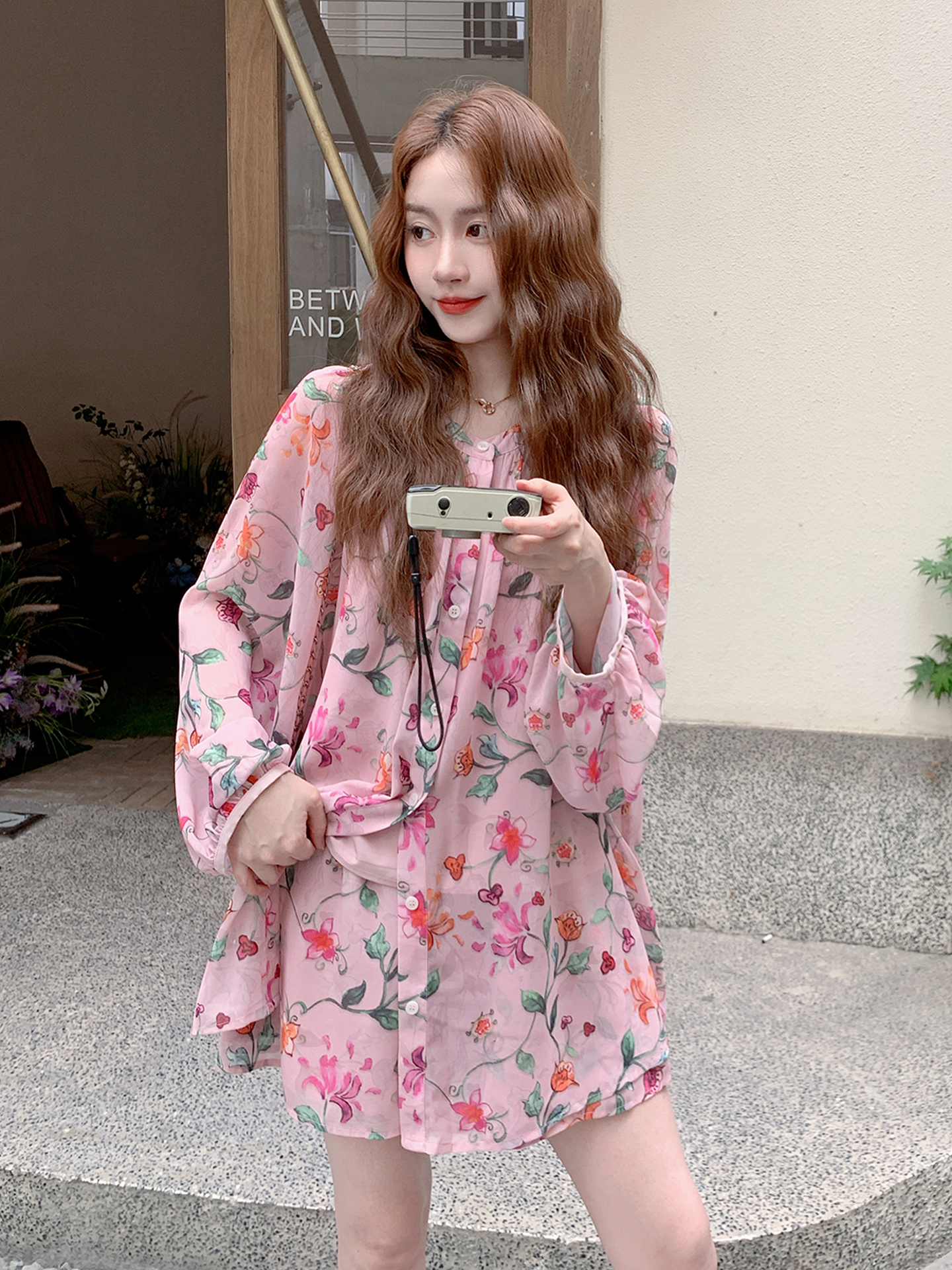 French-Style Floral Sunscreen Shirt Three-Piece Set for Women - 2025 Summer Vacation Camisole and Shorts, Petite Fashion French-Style Floral Sunscreen Shirt Three-Piece Set for Women - 2025 Summer Vacation Camisole and Shorts, Petite Fashion