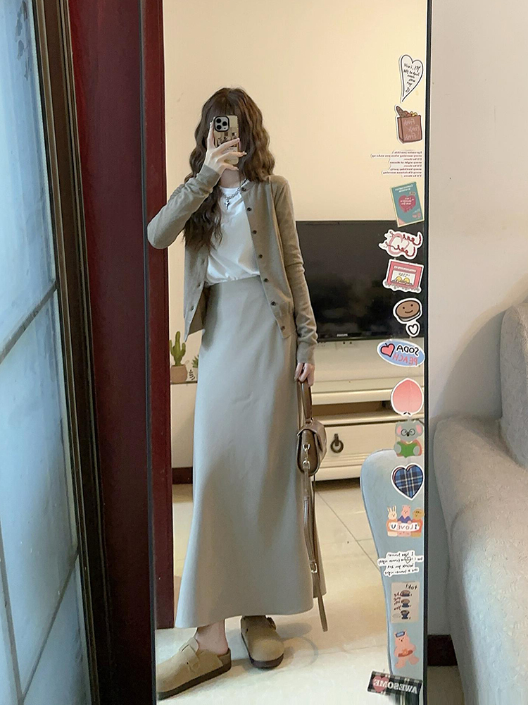 French-Style High-End Two-Piece Set: Fitted Knitted Cardigan and Half-Length Skirt for Women - Autumn Winter Fashion French-Style High-End Two-Piece Set: Fitted Knitted Cardigan and Half-Length Skirt for Women - Autumn Winter Fashion