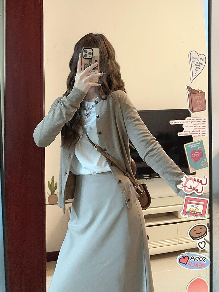 French-Style High-End Two-Piece Set: Fitted Knitted Cardigan and Half-Length Skirt for Women - Autumn Winter Fashion French-Style High-End Two-Piece Set: Fitted Knitted Cardigan and Half-Length Skirt for Women - Autumn Winter Fashion