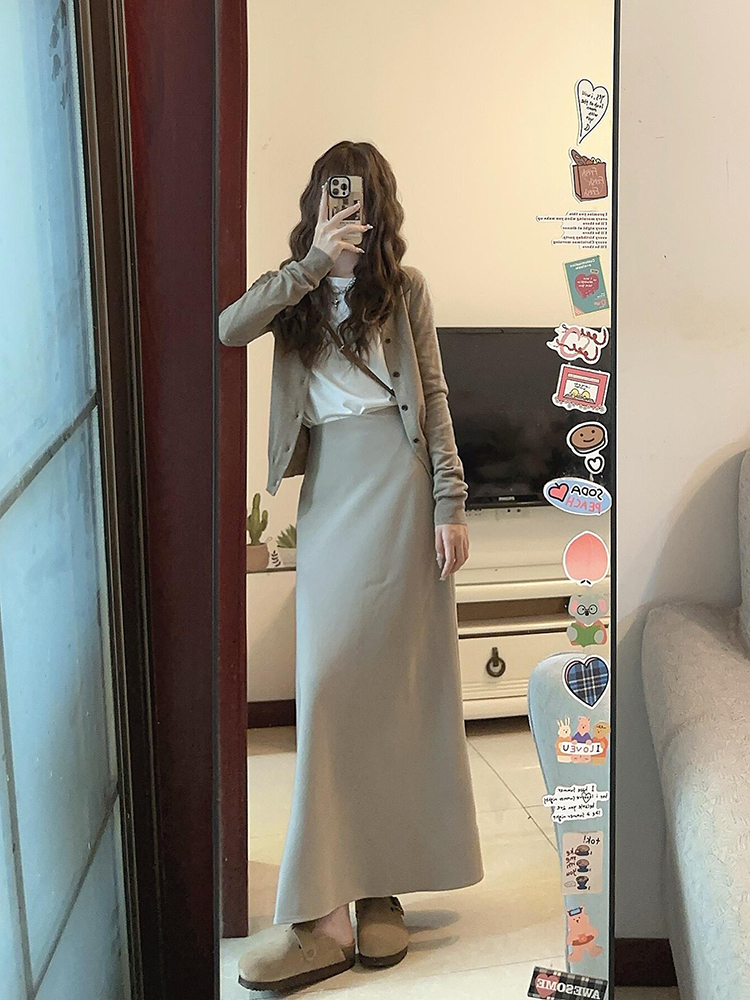 French-Style High-End Two-Piece Set: Fitted Knitted Cardigan and Half-Length Skirt for Women - Autumn Winter Fashion
