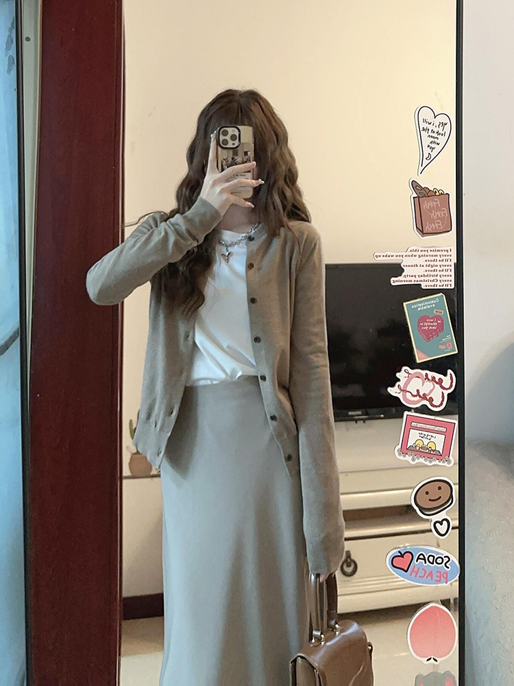 French-Style High-End Two-Piece Set: Fitted Knitted Cardigan and Half-Length Skirt for Women - Autumn Winter Fashion French-Style High-End Two-Piece Set: Fitted Knitted Cardigan and Half-Length Skirt for Women - Autumn Winter Fashion